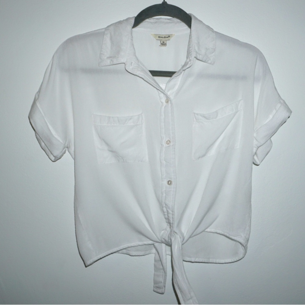 SIM & SAM linen cropped white tie front button up top. Size M.